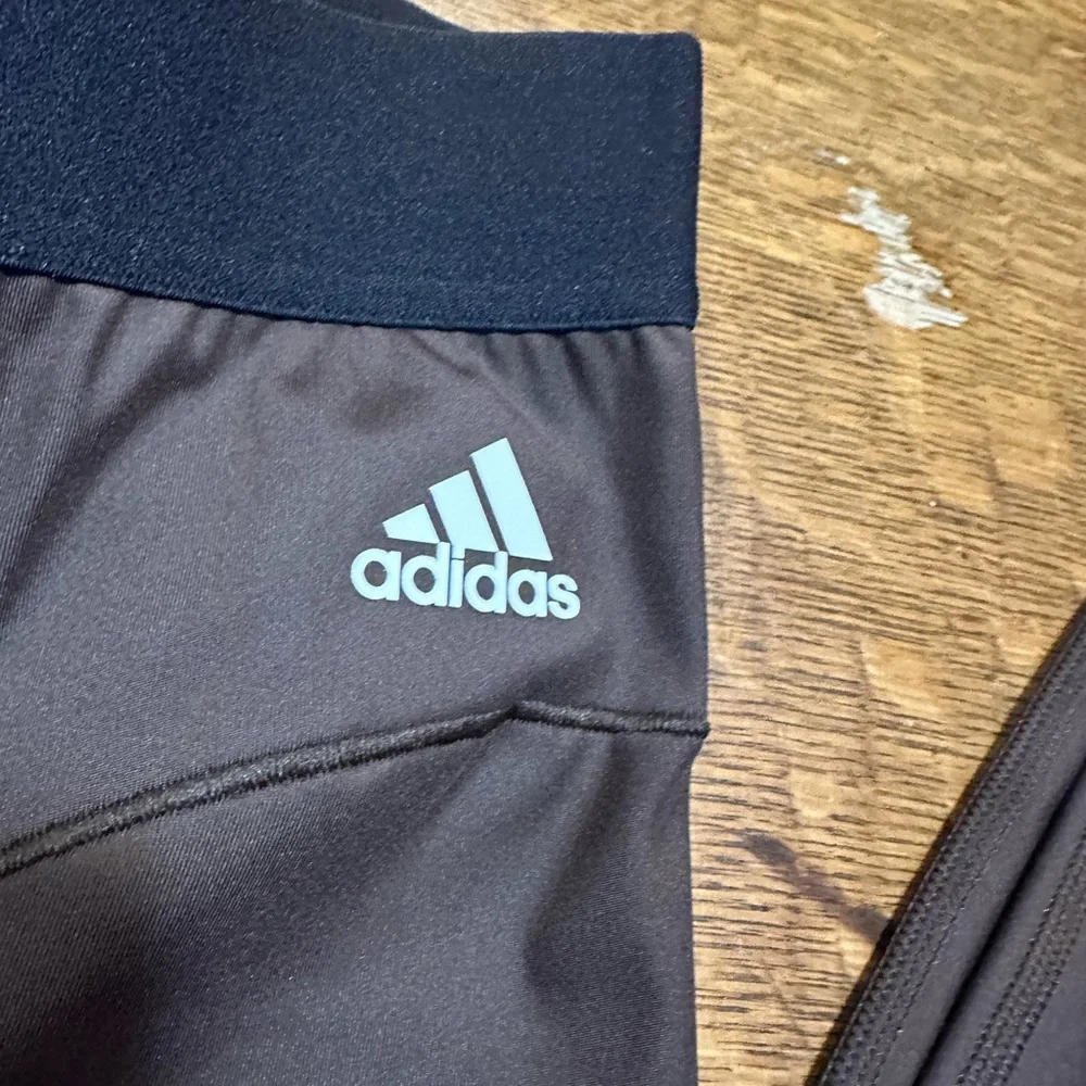 Adidas women’s sz‎ small brown Leggings with White Stripe P